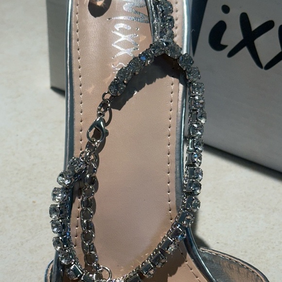 MIXX SHUZ Silver Peep Toe Heels with Rhinestone Detail Ankle Strap Size 10 - Picture 4 of 9